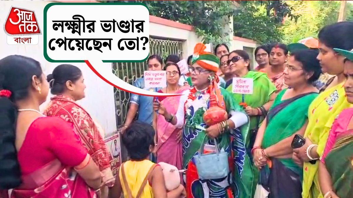 মহিলা সেজে বাড়ি বাড়ি প্রচারে নামলেন এক বহুরূপী। 