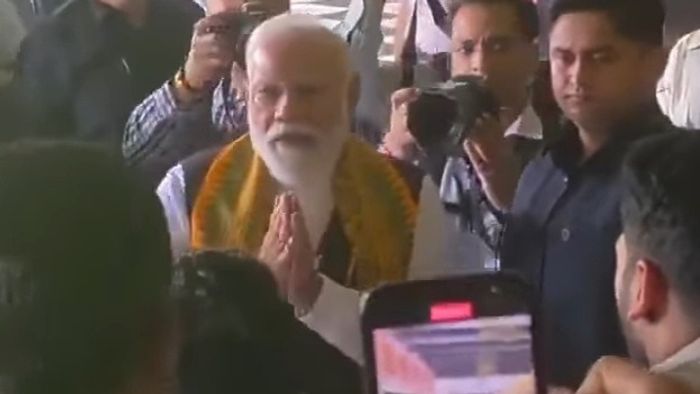 শিলিগুড়িতে আচমকা বিয়ের আসরে মোদী, নবদম্পতির কাছে সারপ্রাইজ প্যাকেজ