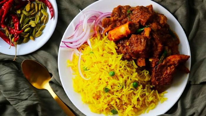 বাসন্তী পোলাও ও কষা মাংস