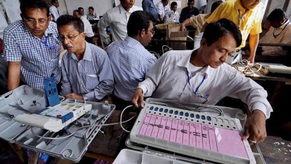 ভাঙড়ে প্রার্থী ১৯ জন, EVM-এ আঁটছে না, সব বুথে ডাবল মেশিন দিচ্ছে কমিশন ভাঙড়ে প্রার্থী ১৯ জন, EVM-এ আঁটছে না, সব বুথে ডাবল মেশিন দিচ্ছে কমিশন