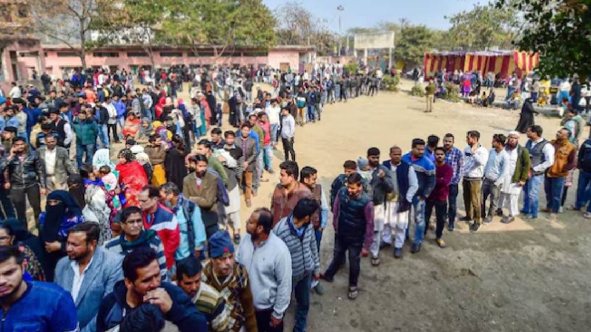 ভোটকেন্দ্রের ১০০ মিটার চকের দাগ দিয়ে ঘেরা হবে?