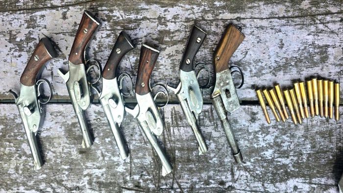 ভোটের আগেই রাজাবাজার থেকে উদ্ধার বিপুল পরিমাণে অস্ত্র