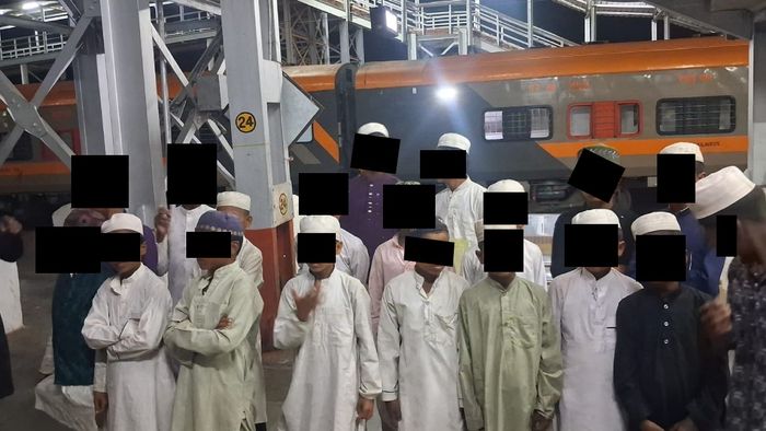 বহরমপুরে ট্রেন থেকে উদ্ধার ৩৪ মুসলিম নাবালক