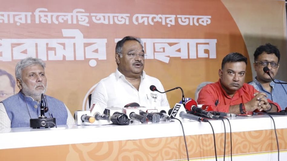 ২০২৬ নির্বাচনে বাংলায় পরিবর্তনের ডাক দিয়ে মাঠে নামলেন প্রবাসী বাঙালিরা ২০২৬ নির্বাচনে বাংলায় পরিবর্তনের ডাক দিয়ে মাঠে নামলেন প্রবাসী বাঙালিরা