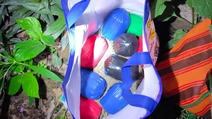 ভোটের মুখে বারুদের স্তূপে কোচবিহার! ফাঁসিরঘাটে উদ্ধার ব্যাগভর্তি তাজা বোমা