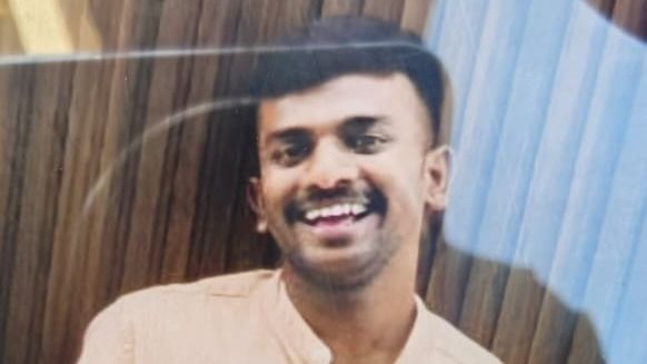 ওয়েস্টার্ন স্টাইলে প্রেম নিবেদনের কথা বলে হাত-পা বেঁধে প্রেমিককে জ্যান্ত পোড়াল তরুণী