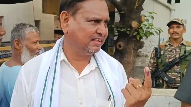 রেজিনগরে ভোট দিলেন 'বাবরি' হুমায়ুন, বলছেন, 'আমিই প্রথম ভোটটা দিই'