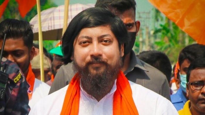 কোচবিহারে নিশীথ প্রামাণিকের ইভিএমে নাম ঢাকার অভিযোগ