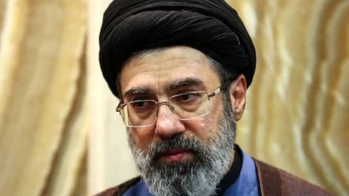 মোজতবা খামেনেইয়ের মুখ পুড়েছে