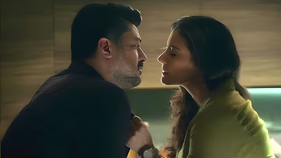 Kajol Kissing Scene - Kajol Kissing Scene With Jisshu: যিশুকে KISS করলেন কাজল, ৩০ বছর পরে 'নো কিসিং' নীতি ভাঙলেন, কেন? - kajol kiss scene with jisshu sengupta trial web series jio
