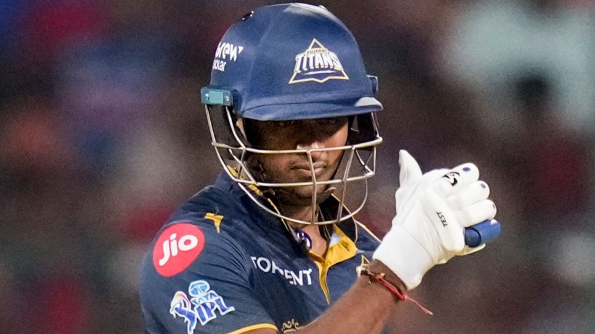 RCB-র বোলারদের নিয়ে ছেলেখেলা সুদর্শনের, ৫৭ বলে হাঁকালেন সেঞ্চুরি