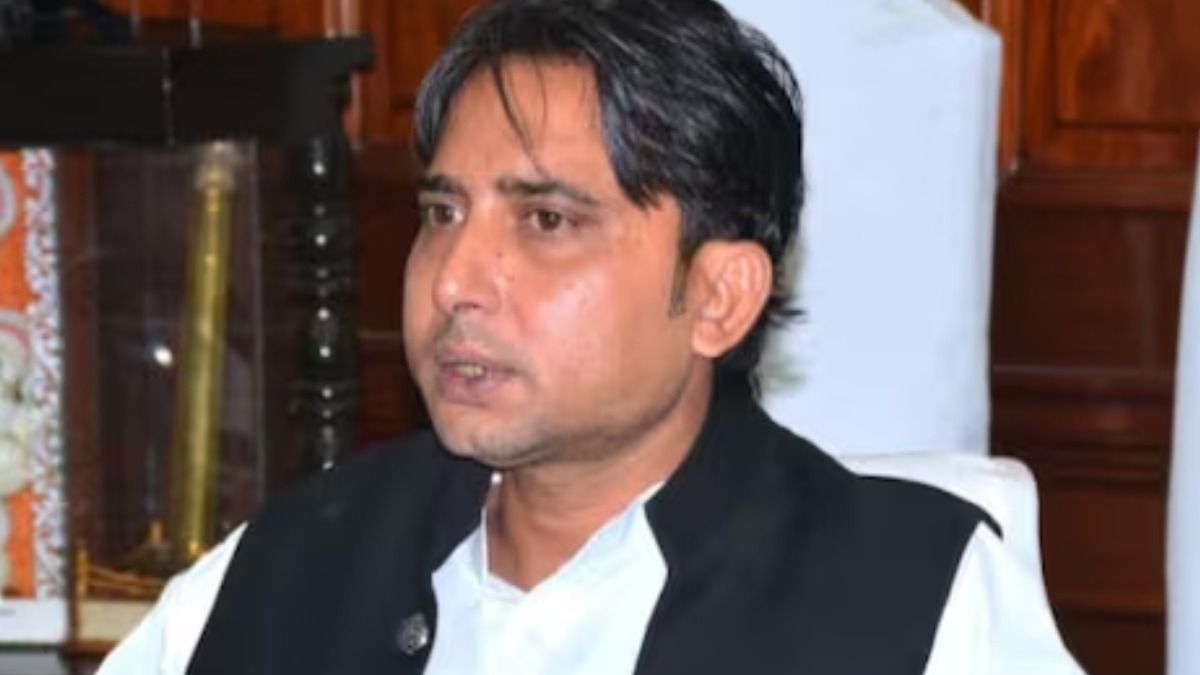 আবার বায়রন! জঙ্গিপুরে EVM স্ট্রংরুমে ভোররাতে পুলিশকে গালিগালাজ, কী ঘটেছে?