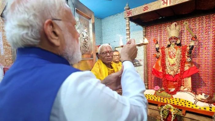 ঠনঠনিয়া কালীবাড়িতে নরেন্দ্র মোদী