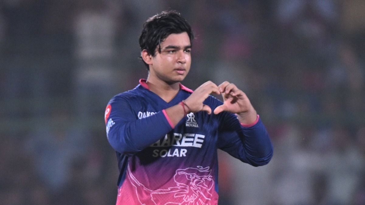 'ছবি তুললে টাকা নেব...' ফ্যানের কাছে মজার দাবি বৈভবের, VIRAL