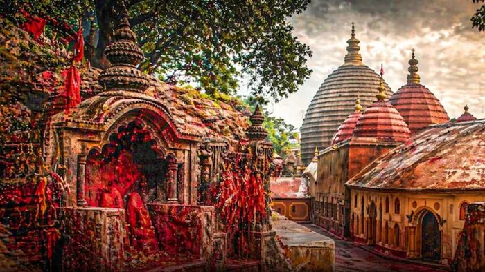 প্রতি বছরে ৩ দিন লাল হয়ে যায় ব্রহ্মপুত্র নদের জল