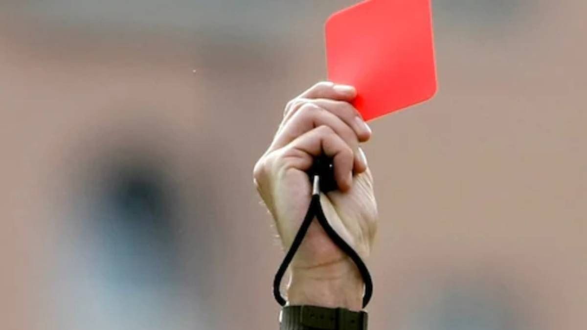 বিপক্ষের সঙ্গে মুখ ঢেকে কথা বললেই লাল কার্ড, বিশ্বকাপে নিয়ম বদল FIFA-র