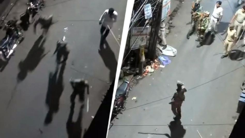 ভোট মিটলেও অশান্তি বালিতে! ইভিএম বের করা নিয়ে ধুন্ধুমার, পরিস্থিতি সামলাতে পুলিশের বেধড়ক লাঠিচার্জ ভোট মিটলেও অশান্তি বালিতে! ইভিএম বের করা নিয়ে ধুন্ধুমার, পরিস্থিতি সামলাতে পুলিশের বেধড়ক লাঠিচার্জ