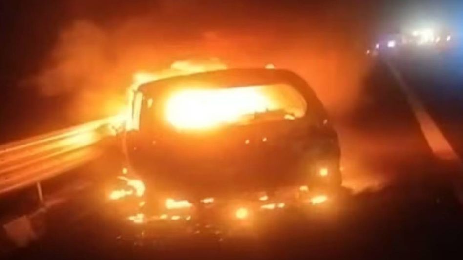 বৈষ্ণোদেবী দর্শন সেরে বাড়ি ফেরার পথে জীবন্ত দগ্ধ শিশুসহ একই পরিবারের ৫ জন! বৈষ্ণোদেবী দর্শন সেরে বাড়ি ফেরার পথে জীবন্ত দগ্ধ শিশুসহ একই পরিবারের ৫ জন!