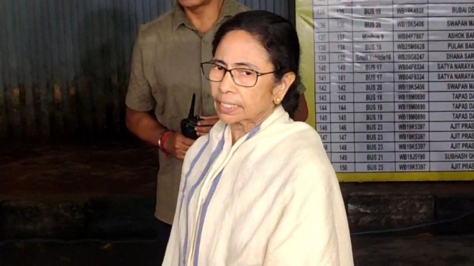 ‘জীবন দেব তবু EVM লুট করতে দেব না!’ মাঝরাতে স্ট্রং-রুমে হানা মমতার, ধুন্ধুমার কাণ্ড কলকাতায় ‘জীবন দেব তবু EVM লুট করতে দেব না!’ মাঝরাতে স্ট্রং-রুমে হানা মমতার, ধুন্ধুমার কাণ্ড কলকাতায়