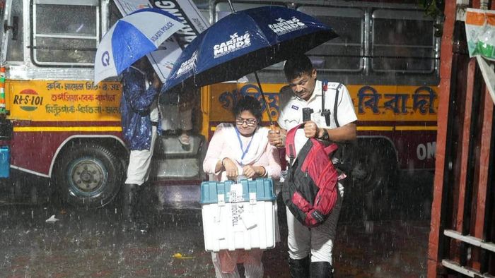 কলকাতা পুলিশের ফেসবুক পেজের ছবি।