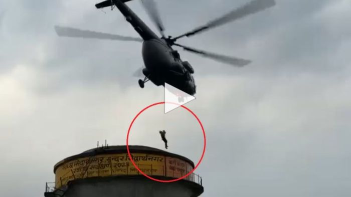 ১৬ ঘণ্টা আটকে থাকার পর রবিবার সকালে ভারতীয় বায়ুসেনার হেলিকপ্টারে উদ্ধার করা হয় বাকি দুই কিশোরকে।