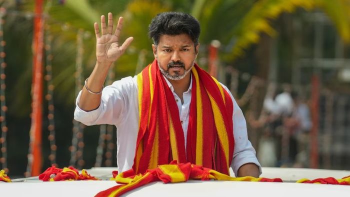 বিধায়ক ধরে রাখতে কড়া ব্যবস্থা বিজয়ের