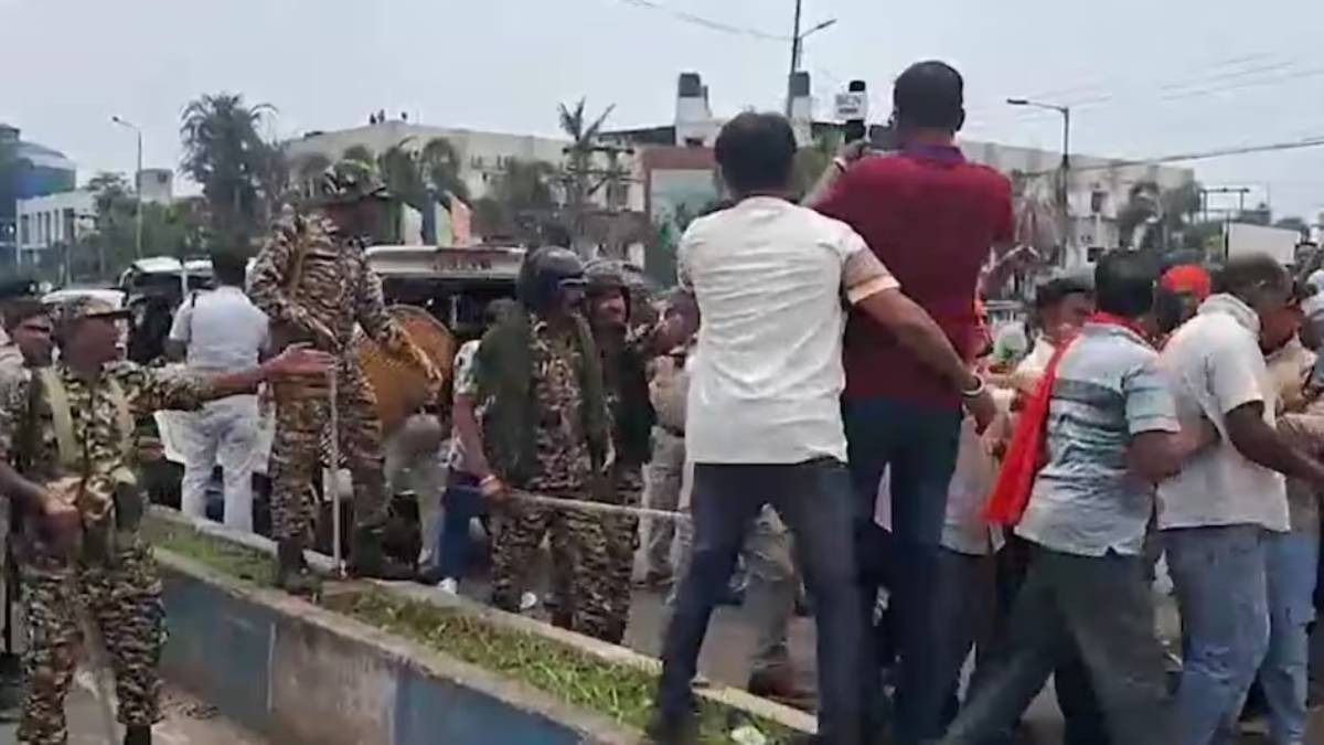 বাঁকুড়া বিশ্ববিদ্যালয়ের গণনা কেন্দ্রের বাইরেও বিশৃঙ্খলার খবর পাওয়া গেছে। (ছবি: আইটিজি)