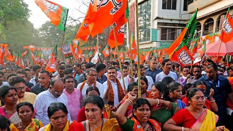 ৭৫ বছরের ‘ঋণ শোধ’ বিজেপির, শ্যামাপ্রসাদের বাংলায় প্রথমবার ‘পদ্ম’ সরকারের উত্থান ৭৫ বছরের ‘ঋণ শোধ’ বিজেপির, শ্যামাপ্রসাদের বাংলায় প্রথমবার ‘পদ্ম’ সরকারের উত্থান