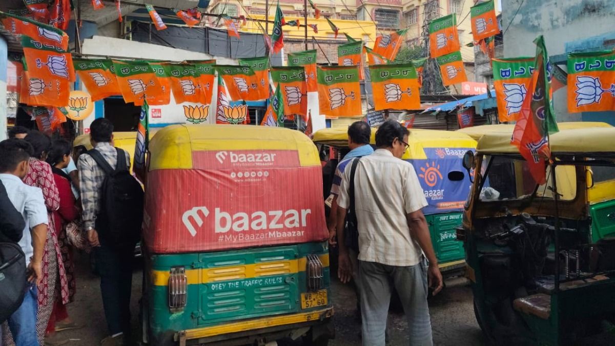 সবার আগে অটোচালকরা 'পাল্টি' খেলেন, শহরজুড়ে তিনচাকায় উড়ছে পদ্ম-ঝান্ডা