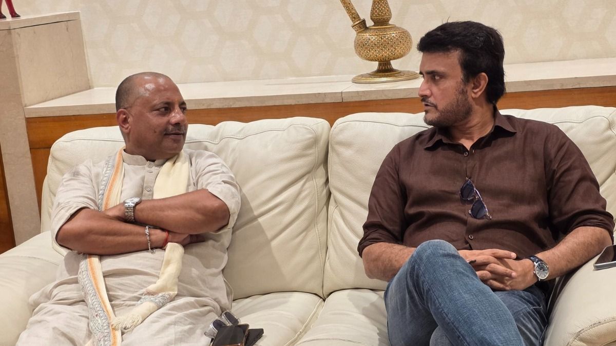 'স্বার্থপর, ধান্ধাবাজ,' BJP নেতার সঙ্গে মিটিংয়ের ছবিতে সোশ্যাল মিডিয়ায় টার্গেটে সৌরভ
