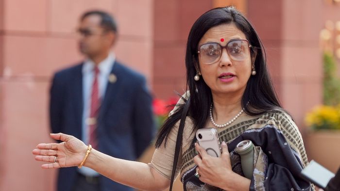 মহুয়া মৈত্র