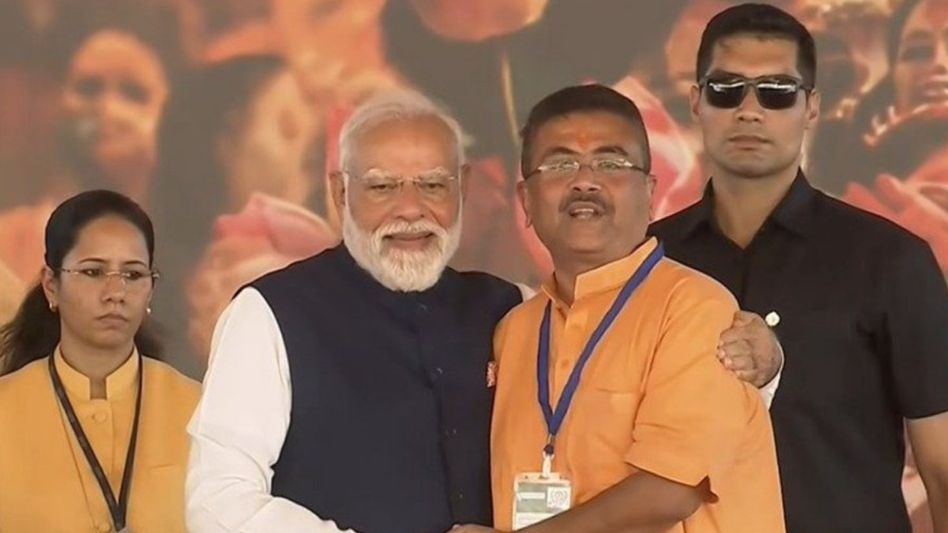 বাংলায় ছুটবে ডাবল ইঞ্জিনের চাকা, থমকে থাকা কেন্দ্রীয় প্রকল্পগুলি চালু করতে তৎপর কেন্দ্র বাংলায় ছুটবে ডাবল ইঞ্জিনের চাকা, থমকে থাকা কেন্দ্রীয় প্রকল্পগুলি চালু করতে তৎপর কেন্দ্র
