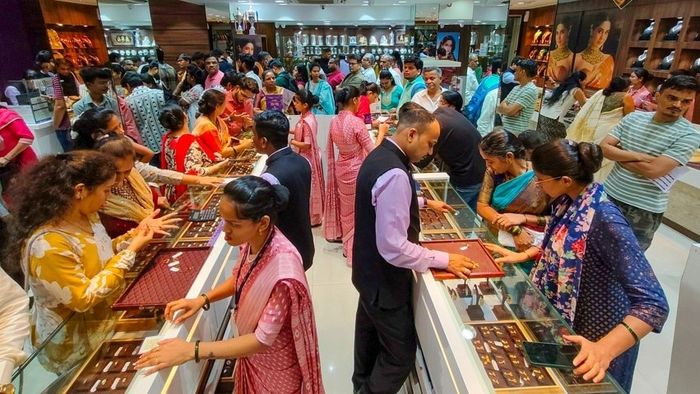 Silver Price Hike: বাজারে রুপো কেনার হিড়িক