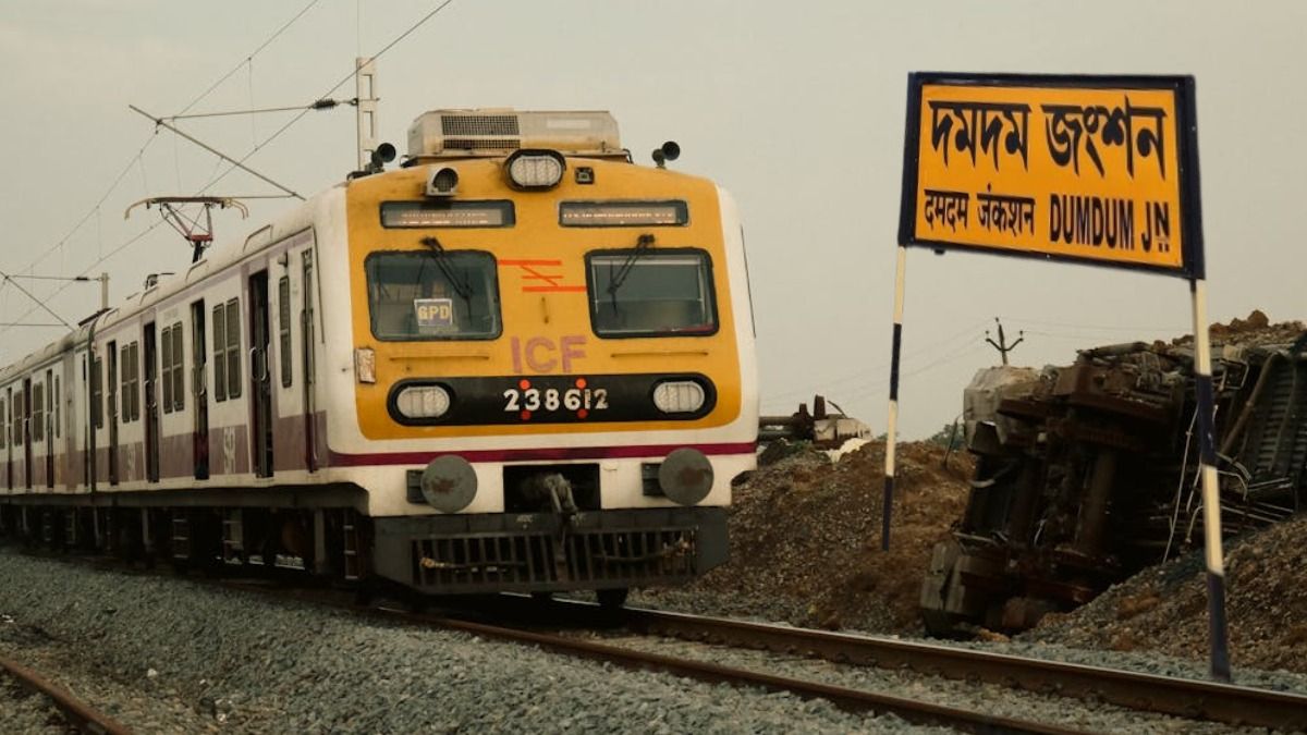 শিয়ালদা বনগাঁ শাখায় ফের লোকাল ট্রেন বিভ্রাট, দমদম পৌঁছতেই কালঘাম ছুটল যাত্রীদের