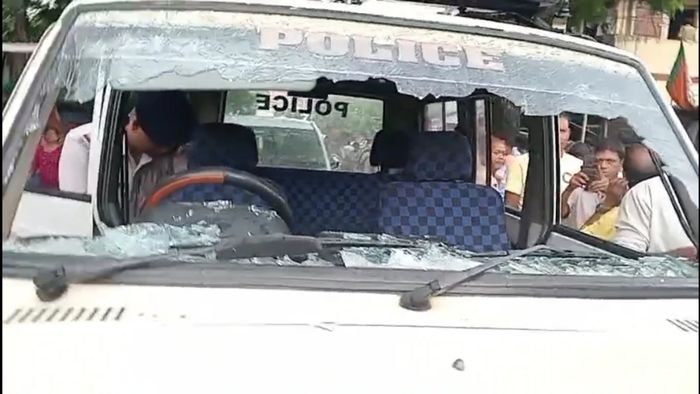 হামলার পর শুভেন্দুর কনভয়ের ভাঙচুর হওয়া গাড়ি (ফাইল ছবি)
