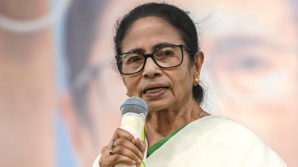 ‘যাঁরা যাওয়ার তাঁরা যেতে পারেন’, হারের ধাক্কা সামলে দল পুনর্গঠনে কড়া বার্তা অভিমানী মমতার