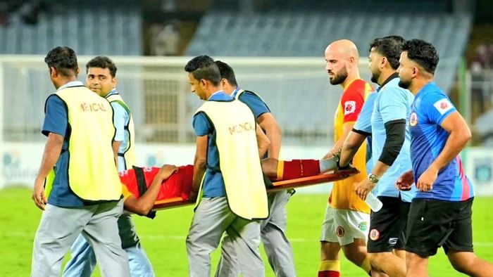 হাসপাতালে নিয়ে যাওয়া হচ্ছে বিপিনকে