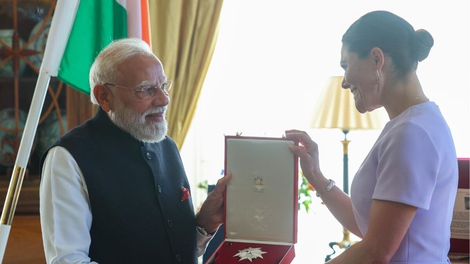 ইউরোপের মাটিতে অনন্য নজির, সুইডেনের সর্বোচ্চ সম্মানে ভূষিত প্রধানমন্ত্রী মোদী – এবেলা ইউরোপের মাটিতে অনন্য নজির, সুইডেনের সর্বোচ্চ সম্মানে ভূষিত প্রধানমন্ত্রী মোদী – এবেলা