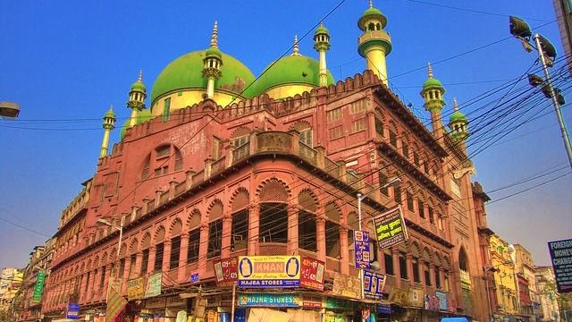 রাস্তায় নমাজ বন্ধ? বকরি ইদে প্রকাশ্য গরু কাটা হবে? যা জানাল নাখোদা মসজিদ