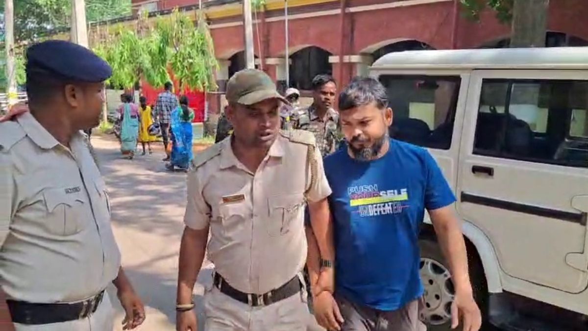  দাসপুরে প্রাক্তন তৃণমূল বিধায়কের ছেলে গ্রেফতার, 'এতদিন হয়নি কেন?' প্রশ্ন স্থানীয়দের