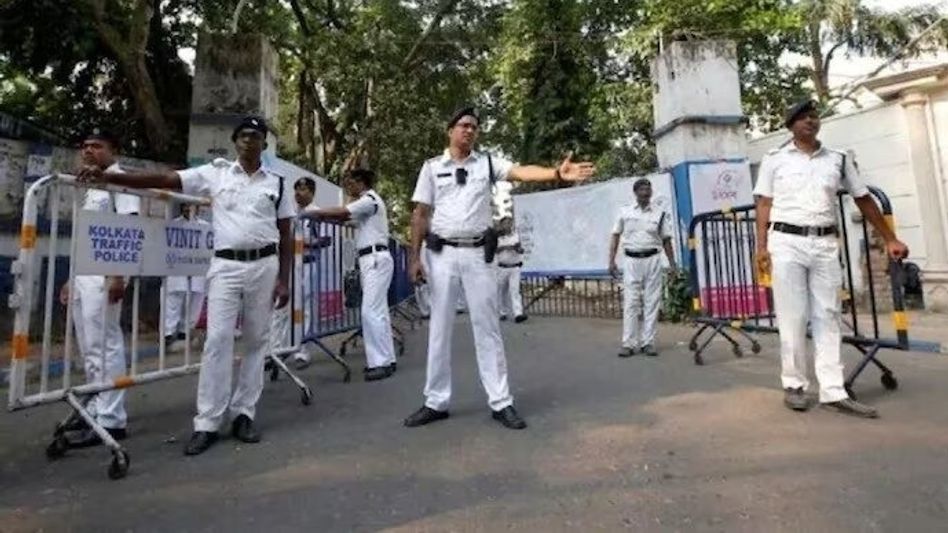১০ দিনে ৪৫ হাজারের বেশি গাড়ি, বাইকের বিরুদ্ধে অ্যাকশন, লাগামছাড়া অনিয়ম কোথায়? ১০ দিনে ৪৫ হাজারের বেশি গাড়ি, বাইকের বিরুদ্ধে অ্যাকশন, লাগামছাড়া অনিয়ম কোথায়?