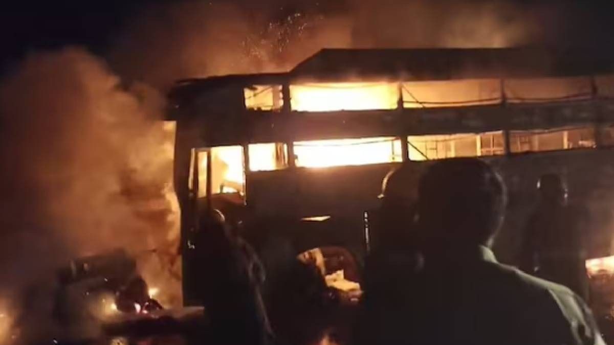 আগ্রা-লখনউ এক্সপ্রেসওয়েতে ভয়াবহ বাস দুর্ঘটনা, আগুনে পুড়ে মৃত একাধিক, আহত বহু