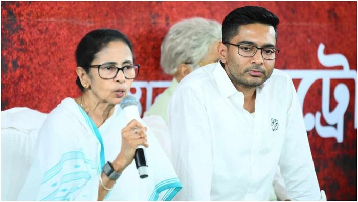 মমতার হুঁশিয়ারি ও দলীয় কর্মীদের পেপটক