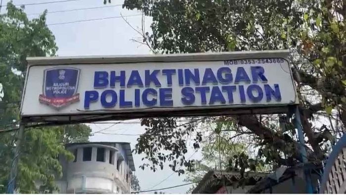 জিজ্ঞাসাবাদের মাঝে থানাতে নিজের গলায় ব্লেড চালাল যুবক, শিলিগুড়িতে চাঞ্চল্য