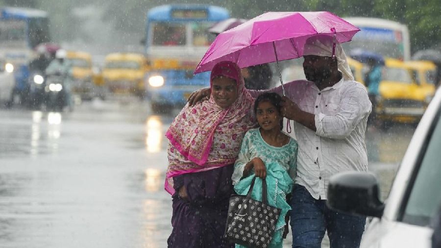 কলকাতা সহ দক্ষিণবঙ্গে বজ্র-বিদ্যুত্‍ সহ বৃষ্টির পূর্বাভাস, কবে থেকে?
