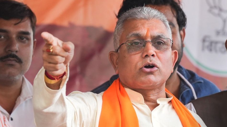 'গরুকে যারা শ্রদ্ধা করে না, তাদের জন্য আইন আছে,' কড়া মন্তব্য দিলীপের 'গরুকে যারা শ্রদ্ধা করে না, তাদের জন্য আইন আছে,' কড়া মন্তব্য দিলীপের