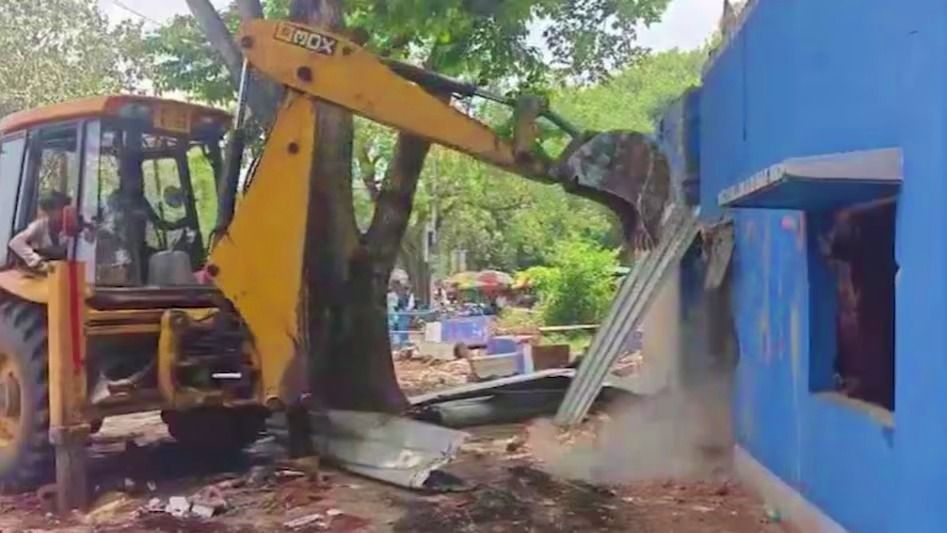 SAIL-এর জমি দখল করে TMC পার্টি অফিস, গুঁড়িয়ে দিল বুলডোজার