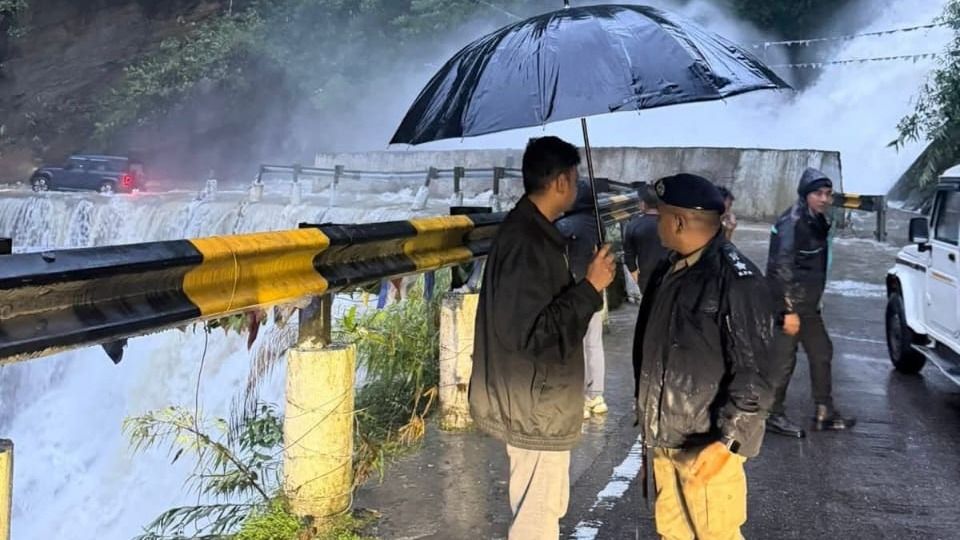 সিকিমে জলস্ফীতি, বিচ্ছিন্ন মঙ্গন-চুংথাং যোগাযোগ, পর্যটক ও গাড়িচালকদের জন্য বিশেষ নির্দেশ