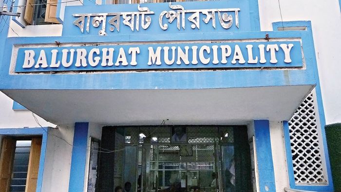 Balurghat Municipality News: আর চা-বিস্কুট নয়, বালুরঘাট পুরসভায় কড়া সিদ্ধান্তে হইচই; নজরে অস্থায়ী কর্মীরা