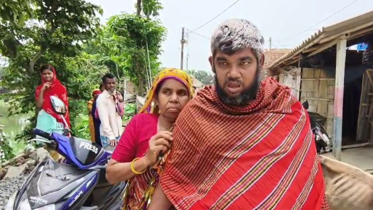 মালদা থেকে নিখোঁজ যুবকের খোঁজ মিলল বাংলাদেশে,  সোশ্যাল মিডিয়ার দৌলতে ছেলেকে ফিরে পেল পরিবার